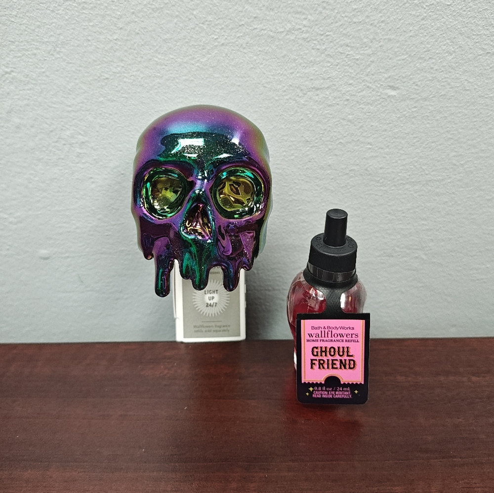 Bath & Body Works DRIPPING SKULL NIGHTLIGHT & Pumpkin Carving Wallflower